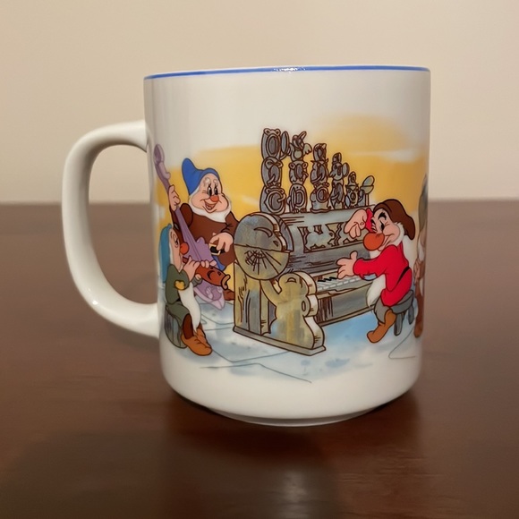 Vintage Made in Japan Disneyland / Walt Disney World Snow White & 7 Dwarves Mug - Picture 5 of 12